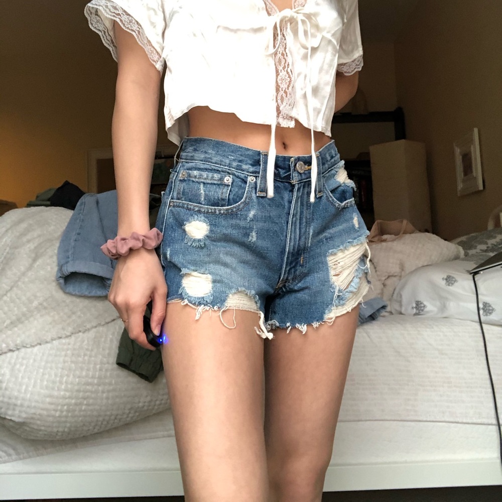medium wash medium rise urban outfitters shorts